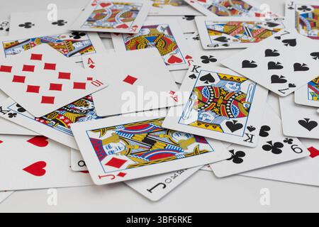 Cartes à jouer mixtes sélectives axées sur les cartes Roi et as Banque D'Images
