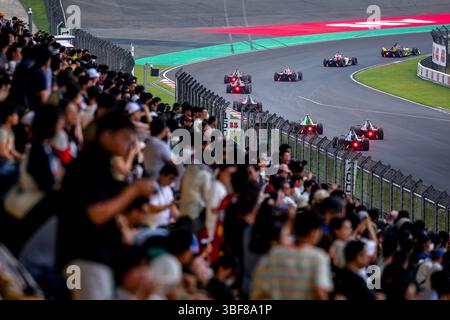 Départ, départ de la course lors de l'ePrix de Shanghai, 10ème et 11ème manche du Championnat du monde ABB FIA de formule E 2024-25, sur le circuit International de Shanghai du 31 mai au 1er juin 2025 à Shanghai, Chine - photo Paulo Maria / DPPI Banque D'Images