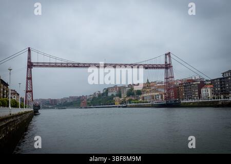 Pont transporteur du pont Vizcaya reliant les villes de Portugalete et Las Arenas (partie de Getxo) dans la province de Gascogne en Espagne Banque D'Images
