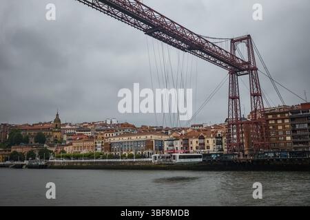 Pont transporteur du pont Vizcaya reliant les villes de Portugalete et Las Arenas (partie de Getxo) dans la province de Gascogne en Espagne Banque D'Images