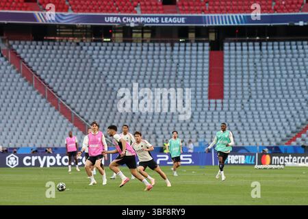 3 mai 2025 ; Allianz Arena, Munich, Allemagne ; finale de la Ligue des Champions Football, Paris Saint Germain contre Inter Milan ; séance d'entraînement avec des joueurs du PSG crédit : action plus Sports images/Alamy Live News Banque D'Images