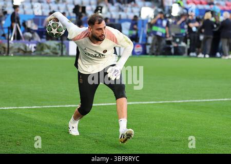 3 mai 2025 ; Allianz Arena, Munich, Allemagne ; finale de la Ligue des Champions Football, Paris Saint Germain contre Inter Milan ; séance d'entraînement avec le gardien italien Gianluigi Donnarumma du Paris Saint-Germains crédit : action plus Sports images/Alamy Live News Banque D'Images