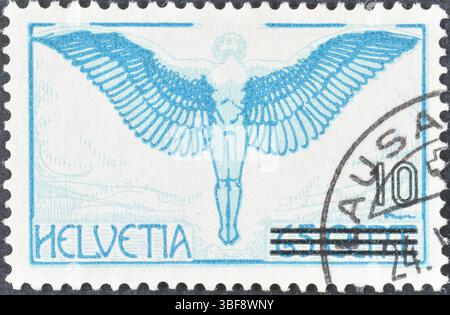 Timbre-poste oblitéré imprimé par la Suisse, qui montre Icare, vers 1938. Banque D'Images
