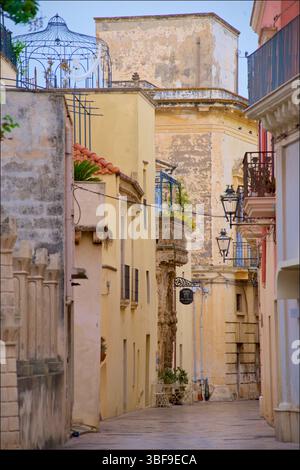 Nardo est une ville imprégnée d'histoire baroque ; de belles rues et ruelles. Nardo, Salento, Pouilles, Italie Banque D'Images