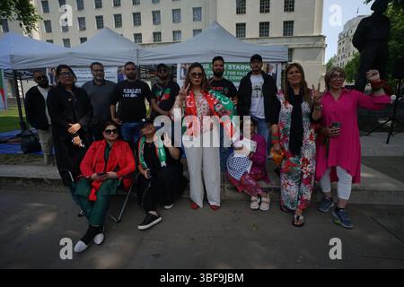 LONDRES, ROYAUME-UNI. 31 mai 2025. Les Pakistanais ont tenu un sit-in de 24 heures pour exiger Imran Khan et la libération des prisonniers politiques. Ils ont également exigé que la démocratie au Pakistan et l'État de droit soient entendus en face de Downing Street, Londres, Royaume-Uni. (Photo de 李世惠/Voir Li/Picture Capital) crédit : Voir Li/Picture Capital/Alamy Live News Banque D'Images