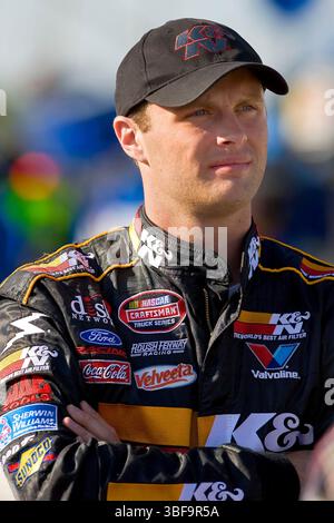 West Allis, Wi, États-Unis. 22 juin 2007. West Allis, WI États-Unis - 22 juin 2007 : Travis Kvapil regarde la tour de score alors qu'il se qualifie pour la course Toyota Tundra Milwaukee 200 NASCAR Craftsman Truck Series près de Milwaukee, WI (crédit image : © Walter G. Arce Sr./ASP via ZUMA Press Wire) USAGE ÉDITORIAL SEULEMENT ! Non destiné à UN USAGE commercial ! Banque D'Images