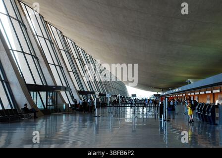 L'aéroport international de Dulles à Dulles, en Virginie, est exceptionnellement calme au petit matin Banque D'Images