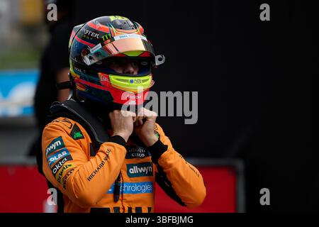 Montmelo, Espagne. 31 mai 2025. Le pilote australien McLaren Oscar Piastri réagit lors de la séance de qualification du Grand Prix d'Espagne de formule 1 2025 sur le circuit de Catalunya à Montmelo, près de Barcelone, en Espagne, le 31 mai 2025. Crédit : Pablo Morano/Xinhua/Alamy Live News Banque D'Images