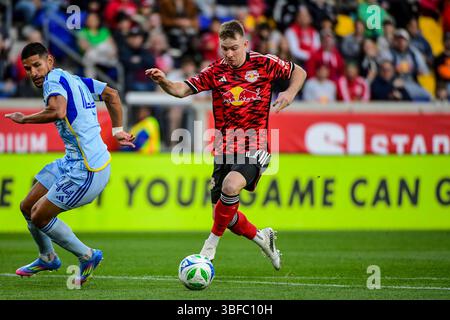 Harrison, États-Unis. 31 mai 2025. Harrison, NJ, États-Unis, 31 mai 2025 : Cameron Harper (17 Red Bulls de New York) pendant le match de football de la Major League entre les Red Bulls de New York et l'Atlanta United FC au Sports Illustrated Stadium de Harrison, NJ États-Unis (USAGE ÉDITORIAL SEULEMENT). (Rebekah Wynkoop/SPP) crédit : SPP Sport Press photo. /Alamy Live News Banque D'Images