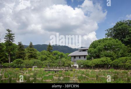 Bâtiment de visite du musée Gunkanjima situé à proximité de la célèbre île des cuirassés Banque D'Images