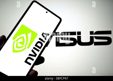 Inde. 31 mai 2025. Dans cette illustration photo, un logo Nvidia est affiché sur un smartphone avec un logo Asus en arrière-plan. Crédit : SOPA images Limited/Alamy Live News Banque D'Images