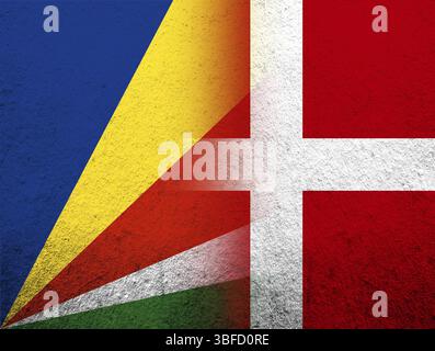 Le Royaume de Danemark drapeau national avec la République des Seychelles drapeau national. Grunge l'arrière-plan Banque D'Images