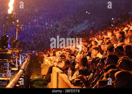 Melbourne, Australie. 31 mai 2025. Fans regardant la grande finale masculine de A-League entre le Melbourne City FC et le Melbourne Victory FC à AAMI Park le 31 mai 2025 à Melbourne, Australie. Crédit : Santanu Banik/Alamy Live News Banque D'Images