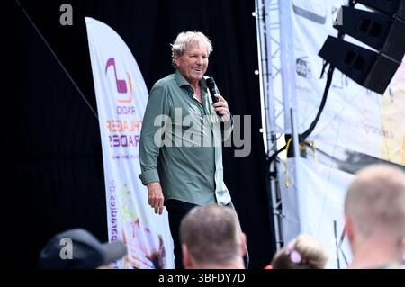 Bernhard Brink beim 13. SchlagerOlymp 2025 auf dem Zentralen Festplatz. Berlin, 31.05.2025 *** Bernhard Brink au 13 SchlagerOlymp 2025 au Central Festival Square Berlin, 31 05 2025 Foto :Xn.xKubelkax/xFuturexImagex schlagerolymp 5554 Banque D'Images