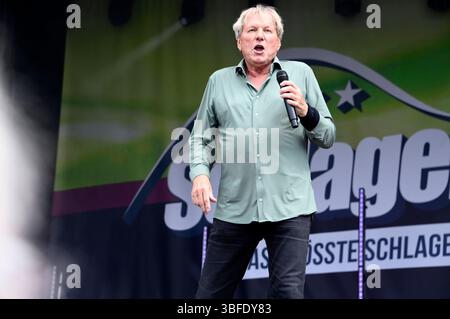 Bernhard Brink beim 13. SchlagerOlymp 2025 auf dem Zentralen Festplatz. Berlin, 31.05.2025 *** Bernhard Brink au 13 SchlagerOlymp 2025 au Central Festival Square Berlin, 31 05 2025 Foto :Xn.xKubelkax/xFuturexImagex schlagerolymp 5555 Banque D'Images