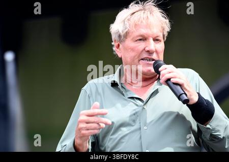 Bernhard Brink beim 13. SchlagerOlymp 2025 auf dem Zentralen Festplatz. Berlin, 31.05.2025 *** Bernhard Brink au 13 SchlagerOlymp 2025 au Central Festival Square Berlin, 31 05 2025 Foto :Xn.xKubelkax/xFuturexImagex schlagerolymp 5560 Banque D'Images