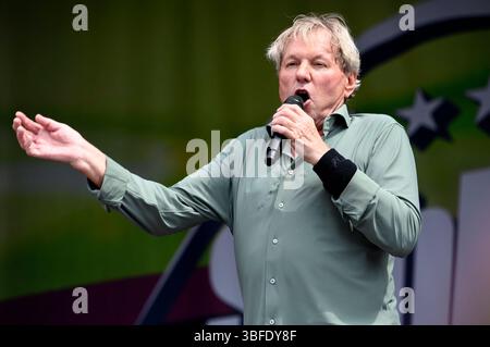 Bernhard Brink beim 13. SchlagerOlymp 2025 auf dem Zentralen Festplatz. Berlin, 31.05.2025 *** Bernhard Brink au 13 SchlagerOlymp 2025 au Central Festival Square Berlin, 31 05 2025 Foto :Xn.xKubelkax/xFuturexImagex schlagerolymp 5559 Banque D'Images