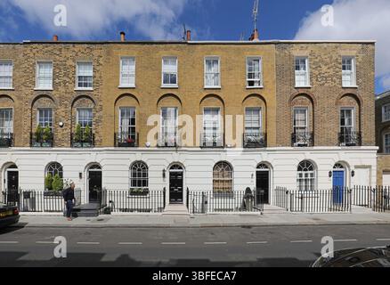 Terrasse d'élégantes maisons géorgiennes sur Chester Row, Chelsea, Londres, Royaume-Uni. Banque D'Images