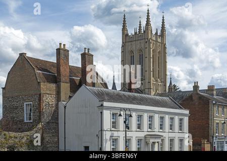 St Edmundsbury Cathedral, Houses, Bury St Edmunds, West Suffolk, Angleterre, Royaume-Uni, Europe Banque D'Images