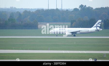 Munich, Allemagne, 11 octobre 2015 : décollage de l'Airbus A320 d'Aegean Airlines Banque D'Images