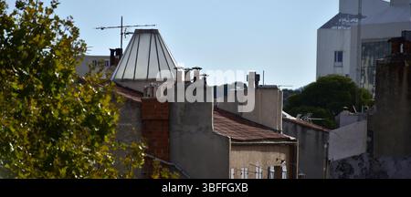 Escalier éclairage auvent sur les toits de la vieille ville de Toulon Banque D'Images