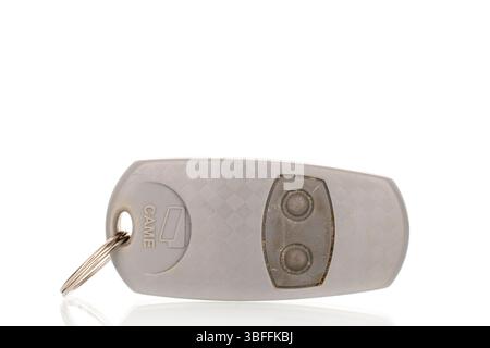 Une télécommande pour ouvrir un portail, gros plan, sur fond blanc. Banque D'Images