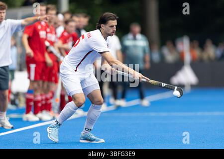 Lucas BACHMANN (CHTC 15, milieu) reçoit le ballon, un coup, une action individuelle. Hockey 1ère Bundesliga de hockey sur gazon masculin, finale, Crefelder HTC (CHTC) - Rot-Weiss Koeln (Cologne) (RWK), finale 3-1, le 1er juin 2025, au centre de hockey Gerd Wellen à Krefeld, en Allemagne. Banque D'Images