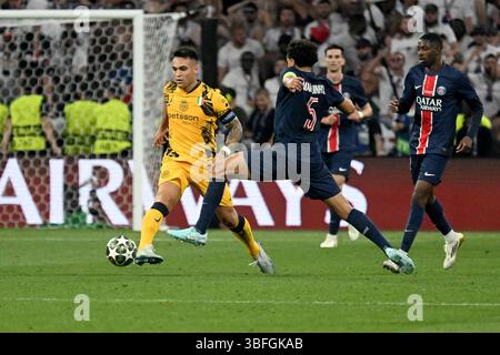 Fussball ; finale ; finale ; UEFA Champions League ; saison 2024/2025 ; saison 2024/2025, Paris composé Germain gegen Inter Mailand AM 31.05.2025 à München. UBz : 05 Marquinhos, rechts Paris dispose Germain, gegen 10 Lautaro Martinez, Inter Mailand. Banque D'Images