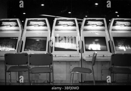 Début des années 2010 China Mall Arcade Row des armoires de jeu “ARBIARINESS 4D” Banque D'Images