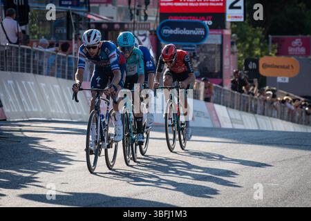 Rome, Italie, le 1er juin 2025. Le cycliste britannique Simon Yates remporte le 108e Giro d'Italia 2025, course cycliste dans le centre-ville lors de l'étape 21, une étape de 143 km entre Rome et Rome, Italie, le 1er juin 2025. Crédit : Stefano Costantino TTL / Alamy Live News Banque D'Images