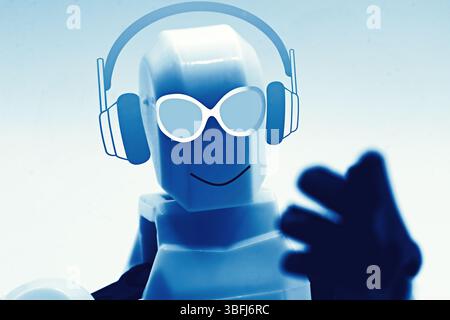 Robot avec casque expérience audio immersive dans un monde futuriste de musique et de technologie Banque D'Images