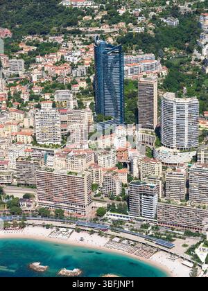 VUE AÉRIENNE. La tour Odéon, haute de 171 mètres, est la plus haute tour de la ville-état. Quartier de la Rousse Saint Roman, Principauté de Monaco. Banque D'Images