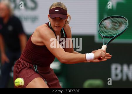Paris, Celestynow, France. 2 juin 2025. MIRRA ANDREEVA lors du match contre l'australienne Daria Kasatkina en 4e manche de l'Open de France 2025 à Roland Garros à Paris. Andreeva a gagné 6 :3, 7 :5. Crédit : Marcin Cholewinski/ZUMA Press Wire/ZUMA Wire/Alamy Live News crédit : ZUMA Press, Inc/Alamy Live News Banque D'Images