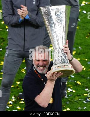 Dossier photo du 21/05/25 de Ange Postecoglou . Ange Postecoglou a imploré Tottenham de ne pas se contenter de leur succès en Europa League malgré l'incertitude persistante sur son propre avenir. Date d'émission : lundi 2 juin 2025. Banque D'Images