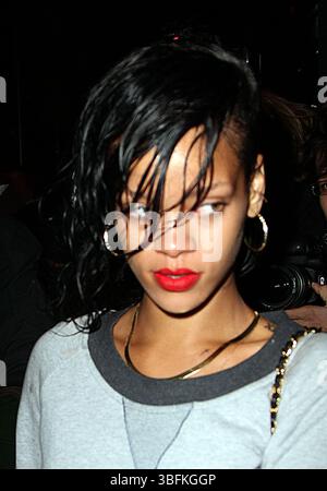 Rihanna quitte les répétitions pour le Victoria's secret Show à l'armurerie Lexington à New York - 6 novembre 2012 Banque D'Images