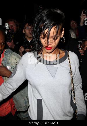 Rihanna quitte les répétitions pour le Victoria's secret Show à l'armurerie Lexington à New York - 6 novembre 2012 Banque D'Images