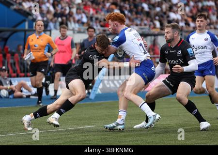 Londres, Angleterre, Royaume-Uni. 31 mai 2025. Tobias Elliott des Saracens et Austin Emens de Bath Rugby pendant le match de rugby Gallagher Premiership des Saracens v Bath Rugby au StoneX Stadium, Londres, Angleterre, Royaume-Uni le 31 mai 2025 crédit : Cat Goryn/Every second Media crédit : Every second Media/Alamy Live News Banque D'Images