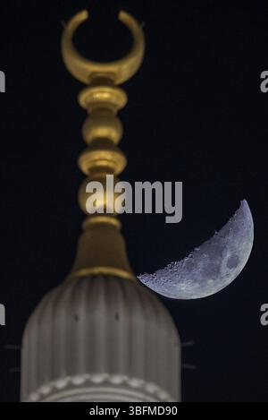 Les musulmans effectuent les prières du matin dans la Grande Mosquée pendant le pèlerinage annuel du Hajj dans la ville sainte de la Mecque les musulmans effectuent les prières du matin dans la Grande Mosquée pendant le pèlerinage annuel du Hajj dans la ville sainte de la Mecque, en Arabie saoudite, le 2 juin 2025. Photo de l'Agence de presse saoudienne APA images la Mecque la Mecque Arabie Saoudite 020625 Mecca SPA 0016 Copyright : xapaimagesxSaudixPressxAgencyxxapaimagesx Banque D'Images