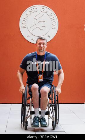Paris, France. 02 juin 2025. Le joueur belge de tennis en fauteuil roulant Joachim Gerard pose pour le photographe lors du tournoi de Roland Garros French Open, à Paris, France, lundi 02 juin 2025. Le tournoi de cette année se déroule du 25 mai au 08 juin. BELGA PHOTO BENOIT DOPPAGNE crédit : Belga News Agency/Alamy Live News Banque D'Images
