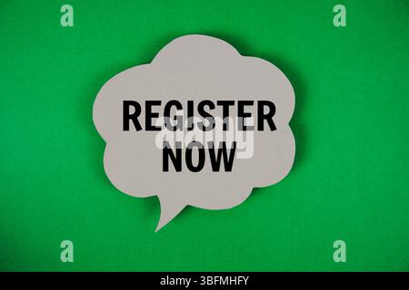 Inscrivez-vous maintenant texte avec bulle de parole sur fond vert Banque D'Images