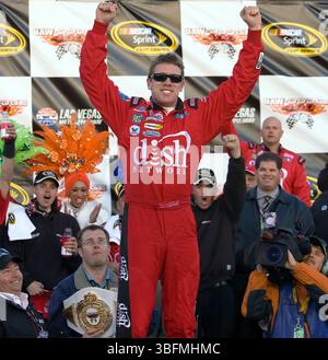 Las Vegas, Nevada, États-Unis. 2 mars 2008. Las Vegas, NV USA - 02 mars 2008 : - pour la deuxième semaine consécutive, Carl Edwards se rend sur la voie de la victoire après avoir remporté la course UAW-Dodge 400 NASCAR Sprint Series au Las Vegas Motor Speedway à Las Vegas, NV. (Crédit image : © Walter G. Arce Sr./ASP via ZUMA Press Wire) USAGE ÉDITORIAL SEULEMENT ! Non destiné à UN USAGE commercial ! Banque D'Images