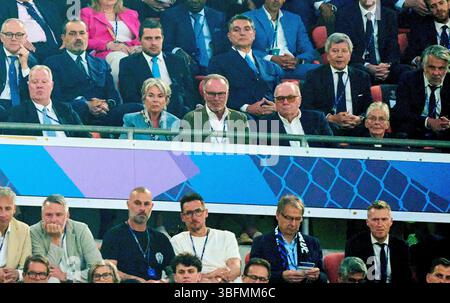 Munich, Allemagne. 31 mai 2025. Rangée supérieure : Karl-Heinz Rummenigge (Mitglied Aufsichtsrat FCB AG) avec sa femme, Uli Hoeness (ancien président du FCB), Ehrenpraesident, avec sa femme, Herbert Hainer, président du FCB ET ex-PDG Adidas Jan-Christian Dreesen, PDG Vorstandsvorsitzender FCB rangée inférieure : Miroslav Klose, Juergen Klinsmann pendant le match PSG PARIS - INTER MAILET 5-0 de l'UEFA Champions en finale du 2025 mai 31. Cl saison 2024/2025 photographe : ddp images/STAR-images crédit : ddp Media GmbH/Alamy Live News Banque D'Images