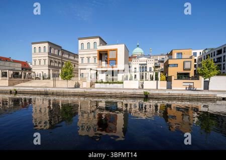 Adolf-Miethe-Ufer sur la Havelle avec le musée Barberini, Potsdam, Brandebourg, Allemagne. Adolf-Miethe-Ufer an der Havel mit dem Museum Barberini, pots Banque D'Images