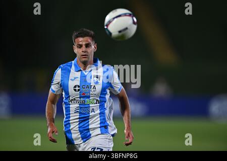 Terni, Italie. 02 juin 2025. Edoardo Pierozzi de Pescara Calcio est en action lors du match de Serie C NOW Playoffs entre Pescara Calcio et L.R. Vicenza au Stadio Liberati, le 2 juin 2025 à Terni, Italie. Crédit : Agence photo indépendante/Alamy Live News Banque D'Images