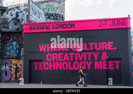 Londres, Royaume-Uni. Lundi 2 juin 2025. Une vue générale d'un panneau pour le SXSW London Festival. L'événement voit les affaires, la technologie, la musique, l'écran et la culture converger pendant une semaine à Shoreditch, dans l'est de Londres. Crédit : Katie Collins/EMPICS/Alamy Live News Banque D'Images