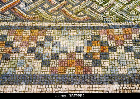 Ancien sol en mosaïque romaine dans le palais de Dioclétien à Split, Croatie. Banque D'Images