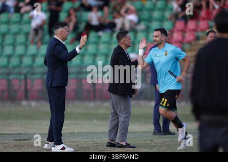 Terni, Italie. 03 juin 2025. Les présidents Stefano Dalessandro, encouragent les joueurs lors de la finale Play Off Italian série C, match Ternana Calcio vs Pescara 02 juin 2025 au stade Liberati de Terni Italie (photo de Luca Marchetti/LiveMedia) lors de Ternana vs pescara, match de football italien Coppa Italia Serie C à Terni, Italie, 02 juin 2025 crédit : Agence photo indépendante/Alamy Live News Banque D'Images