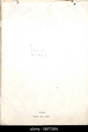 Cette compilation de photographies en noir et blanc de Rumely Manufacturing Co. présente divers modèles de leurs tracteurs à extraction d'huile et des vues d'usine de la porte, Indiana. Les descriptions au dos de chaque photo fournissent un contexte supplémentaire. Banque D'Images