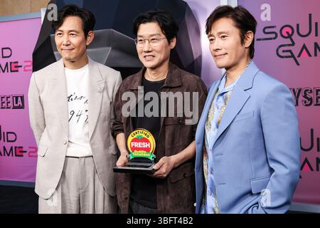 HOLLYWOOD, LOS ANGELES, CALIFORNIE, États-Unis - MAI 30 : L'acteur, cinéaste et homme d'affaires sud-coréen Lee Jung-Jae, le réalisateur, producteur et scénariste sud-coréen Hwang Dong-hyuk et l'acteur, chanteur et mannequin sud-coréen Lee Byung-Hun arrivent au Netflix FYSEE LA - 'Squid Game' saison 2 ATAS (Academy of Television Arts and Sciences) Emmy FYC (pour votre considération) événement qui s'est tenu au Theatre Egyptian Hollywood le 30 mai 2025 à Los Angeles, Californie, États-États-États-Unis. (Photo de Xavier Collin/image Press Agency) Banque D'Images