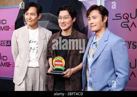 HOLLYWOOD, LOS ANGELES, CALIFORNIE, États-Unis - MAI 30 : L'acteur, cinéaste et homme d'affaires sud-coréen Lee Jung-Jae, le réalisateur, producteur et scénariste sud-coréen Hwang Dong-hyuk et l'acteur, chanteur et mannequin sud-coréen Lee Byung-Hun arrivent au Netflix FYSEE LA - 'Squid Game' saison 2 ATAS (Academy of Television Arts and Sciences) Emmy FYC (pour votre considération) événement qui s'est tenu au Theatre Egyptian Hollywood le 30 mai 2025 à Los Angeles, Californie, États-États-États-Unis. (Photo de Xavier Collin/image Press Agency) Banque D'Images